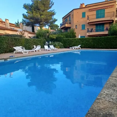 Saint-raphael Bel Piscine * Saint-Raphael (Var)